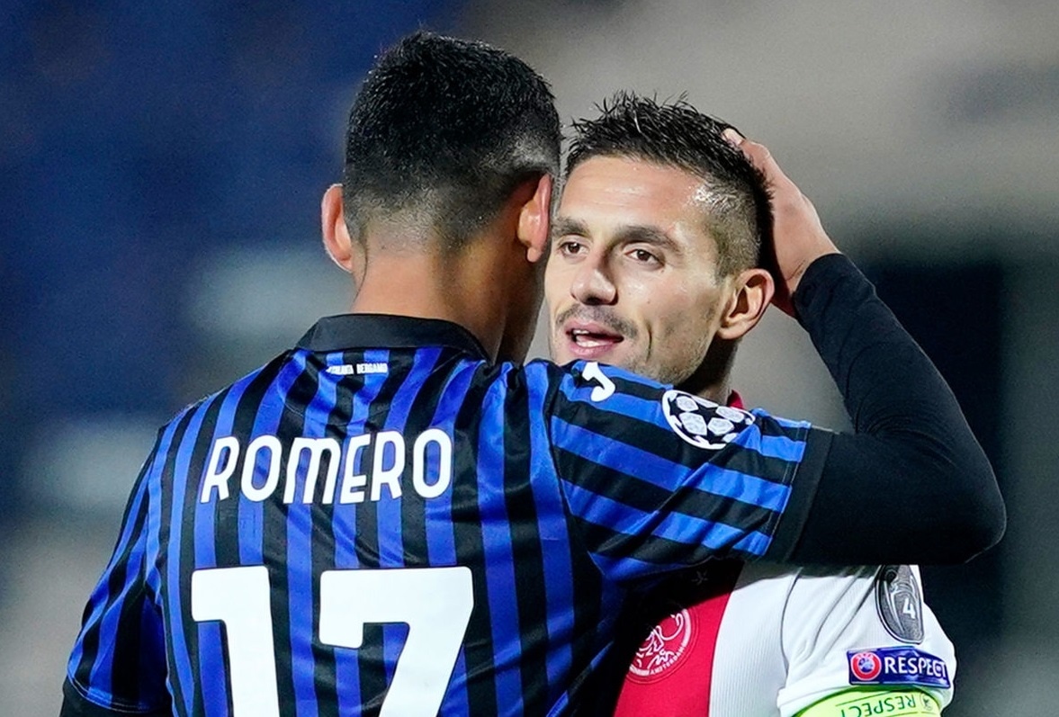 Atalanta hoa Ajax du bi dan truoc 2 ban hinh anh