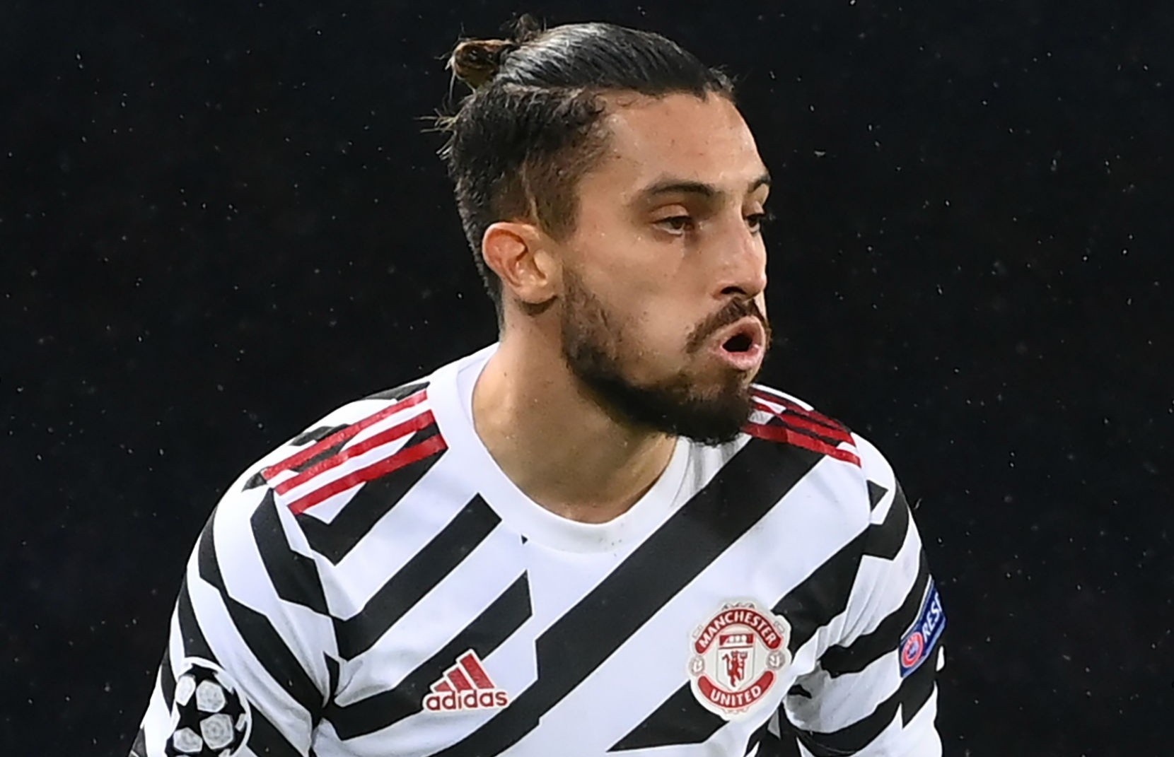 Tan binh cua Man United duong tinh voi nCoV hinh anh