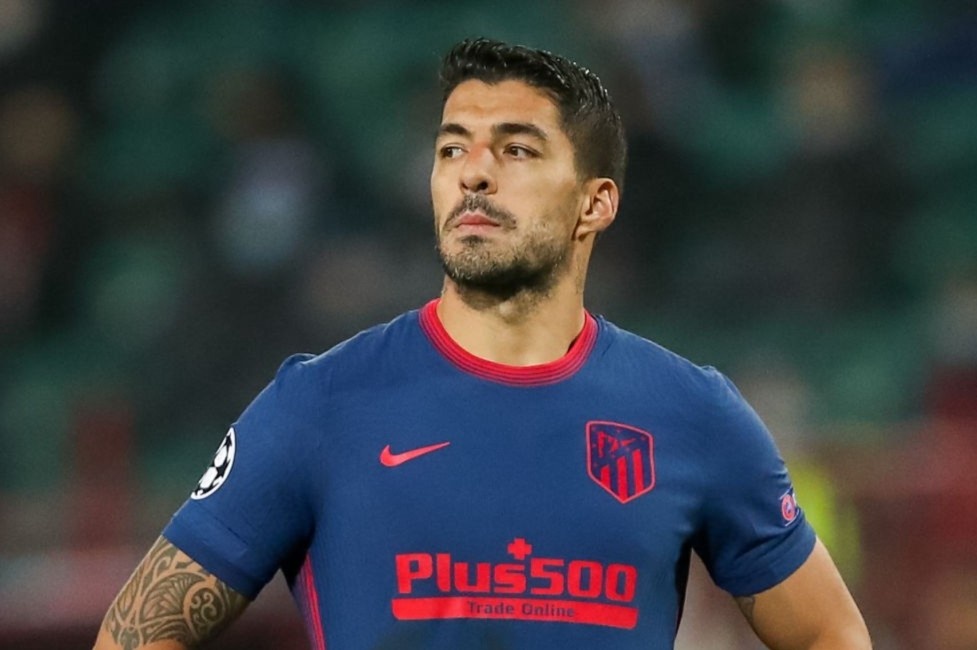 Suarez nhan the vang vi nhin trom VAR hinh anh