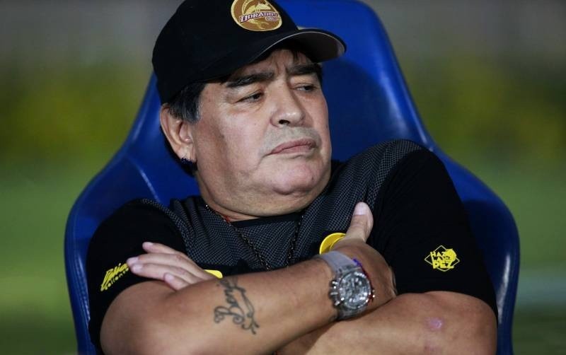 Diego Maradona nhap vien de phau thuat nao hinh anh