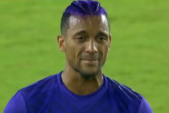 Cuu sao MU khoc khi bi duoi khoi san o MLS hinh anh