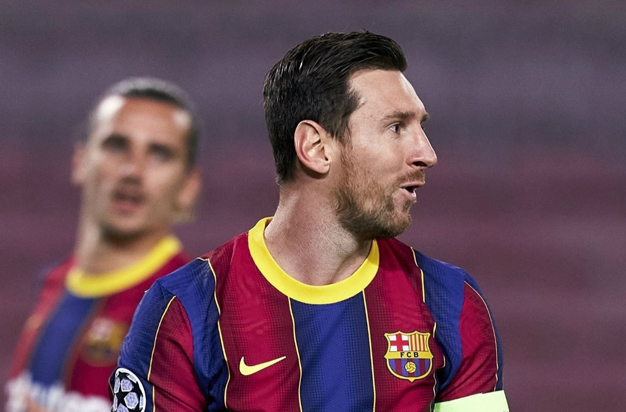 HLV Barca phan ung khi Messi bi che luoi bieng hinh anh