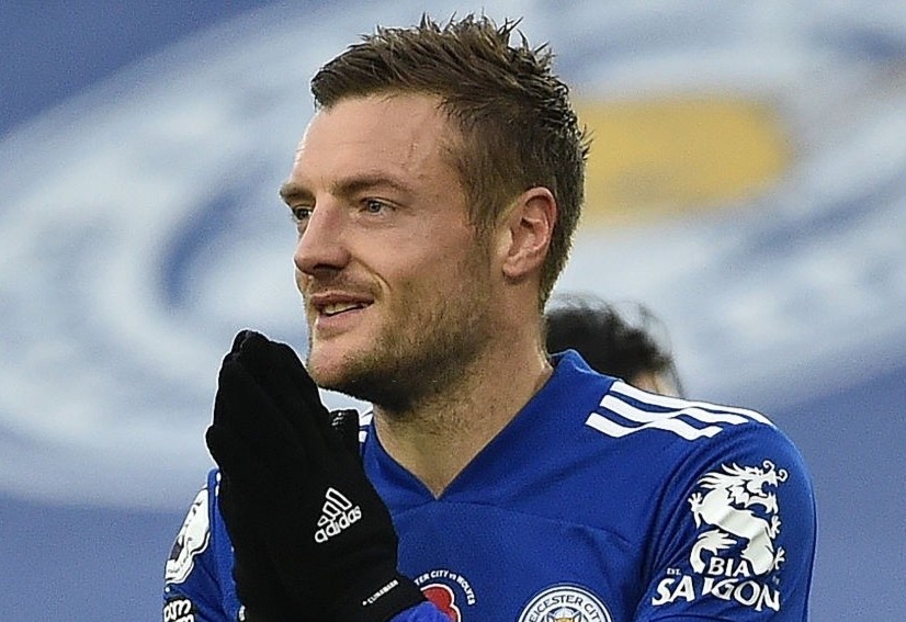 Vardy dua Leicester len dau bang Premier League hinh anh