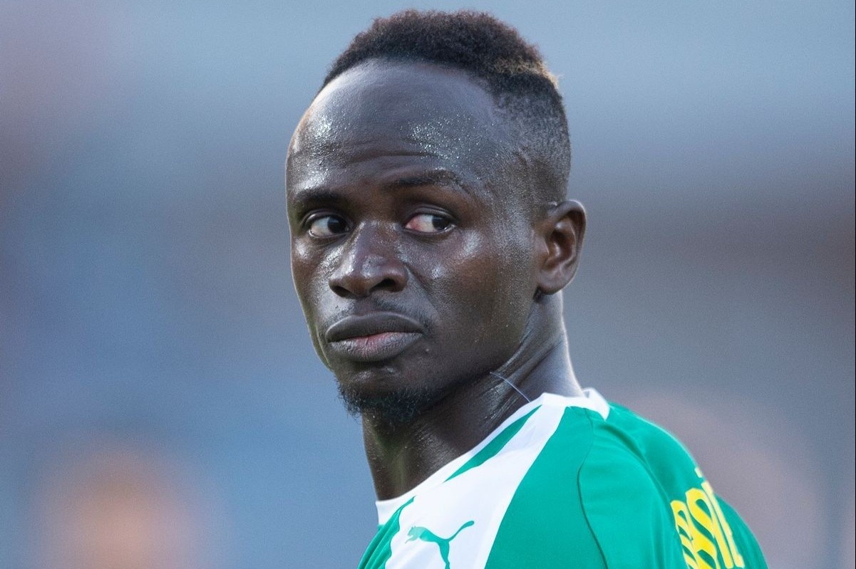 Mane bo lo co hoi truoc khung thanh trong hinh anh