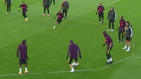 Trung ve MU vao bong quyet liet voi Rashford tren san tap hinh anh