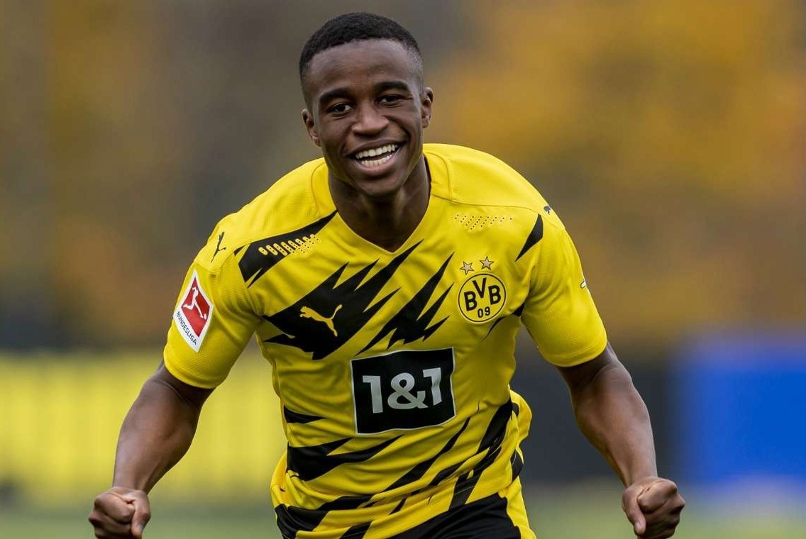 Cau thu 16 tuoi cua Dortmund co the ra mat tai Champions League hinh anh