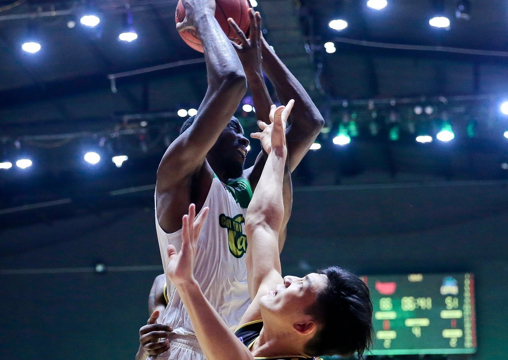 Ngoai binh cao 2,13 m o VBA hinh anh