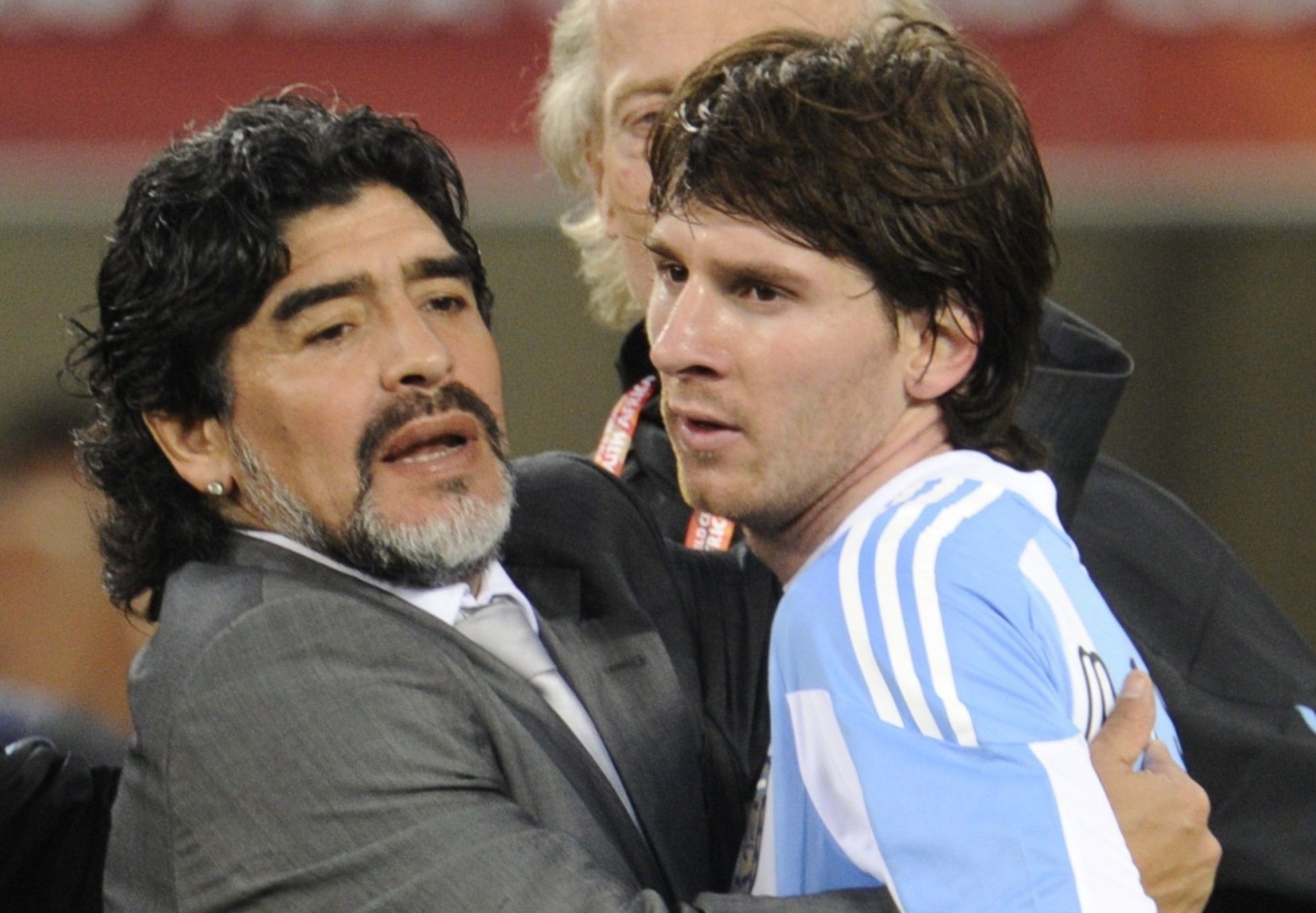 Messi lam dieu dac biet de tri an Maradona hinh anh