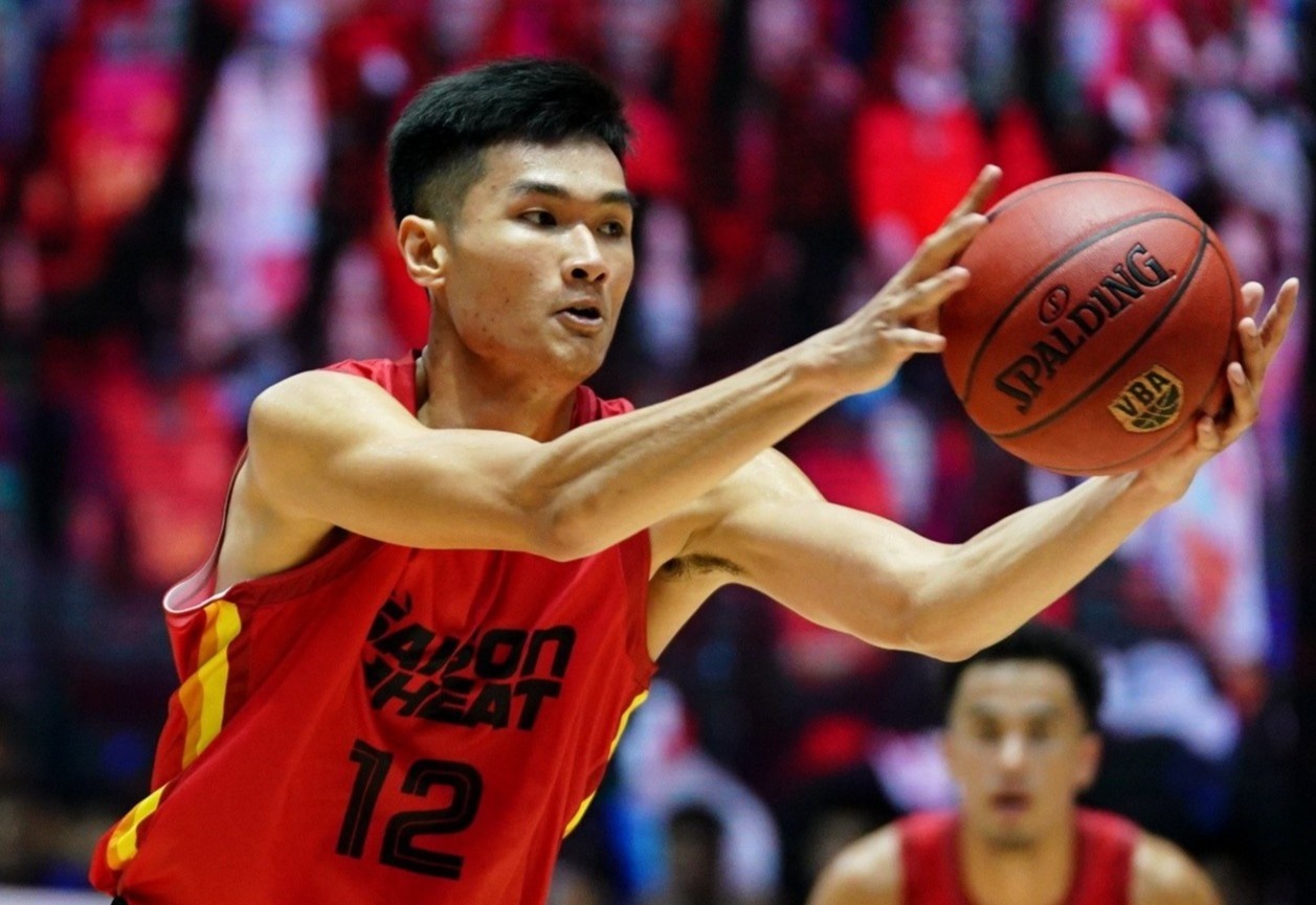 Phu Vinh - ngoi sao cao 2,03 m cua bong ro Viet Nam hinh anh