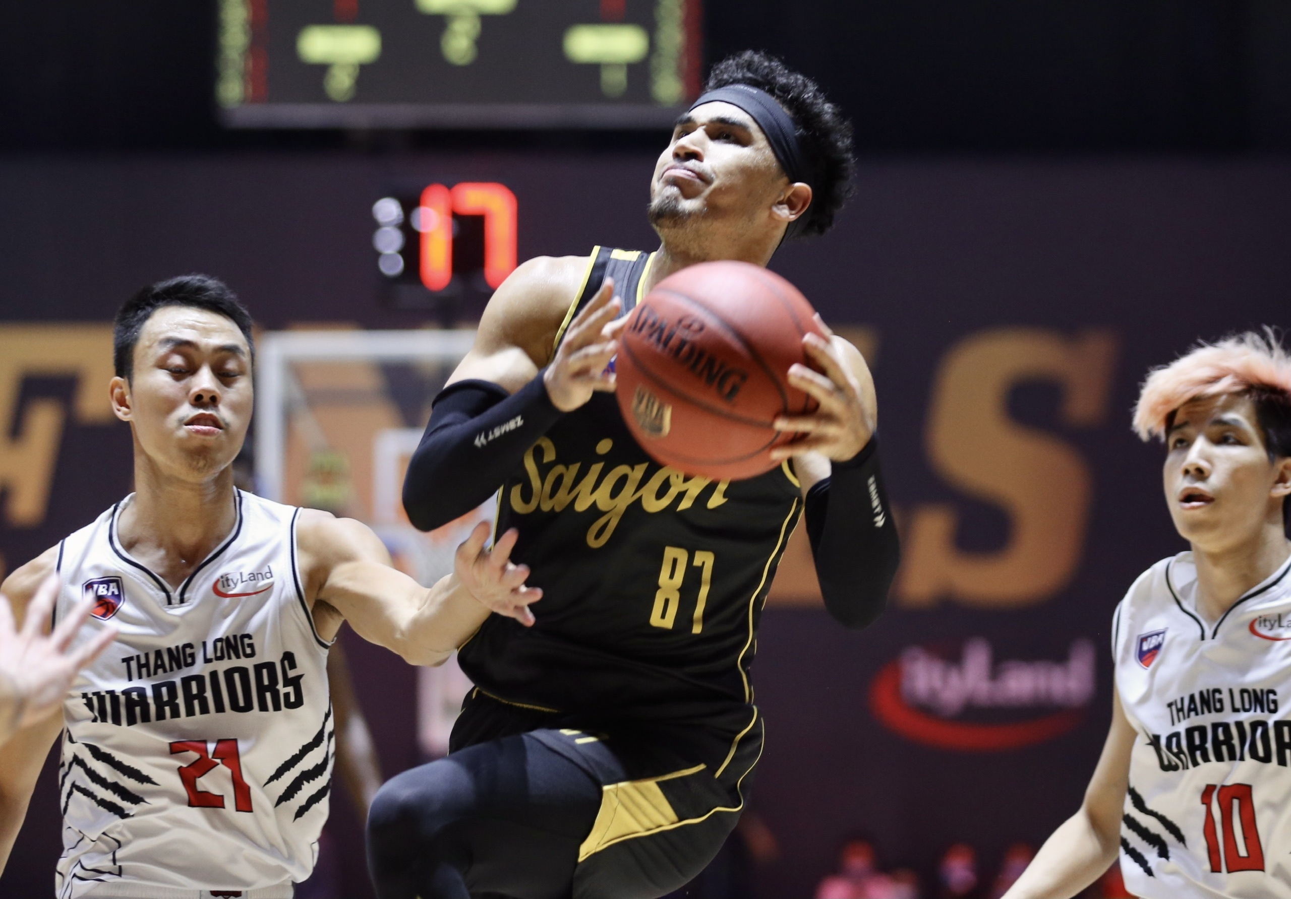 Sao Viet kieu lam lu mo ngoai binh o chung ket VBA hinh anh