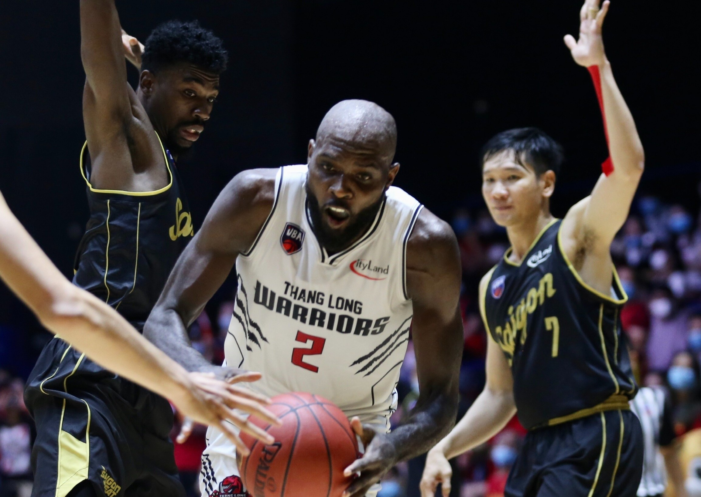 Ngoai binh cao 1,98 m cua Warriors bat luc o chung ket VBA hinh anh