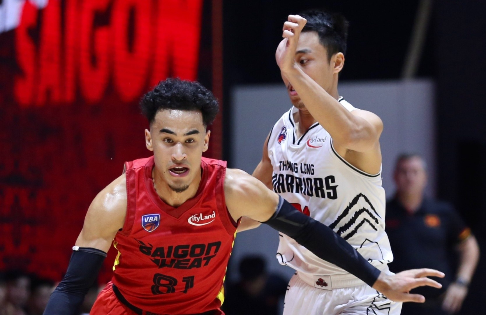 Juzang ghi diem bang 4 dong doi cong lai o chung ket VBA hinh anh