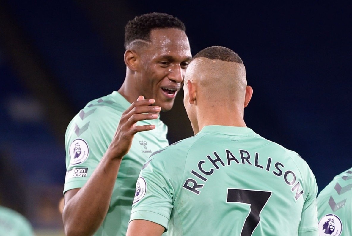 Everton pha hoi nong vao top 4 Premier League hinh anh