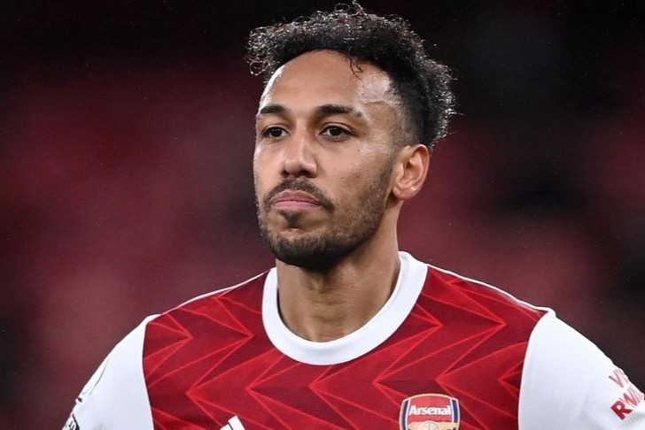 Arsenal dung thu 15 va nhung bat ngo trong mua giai chau Au hinh anh