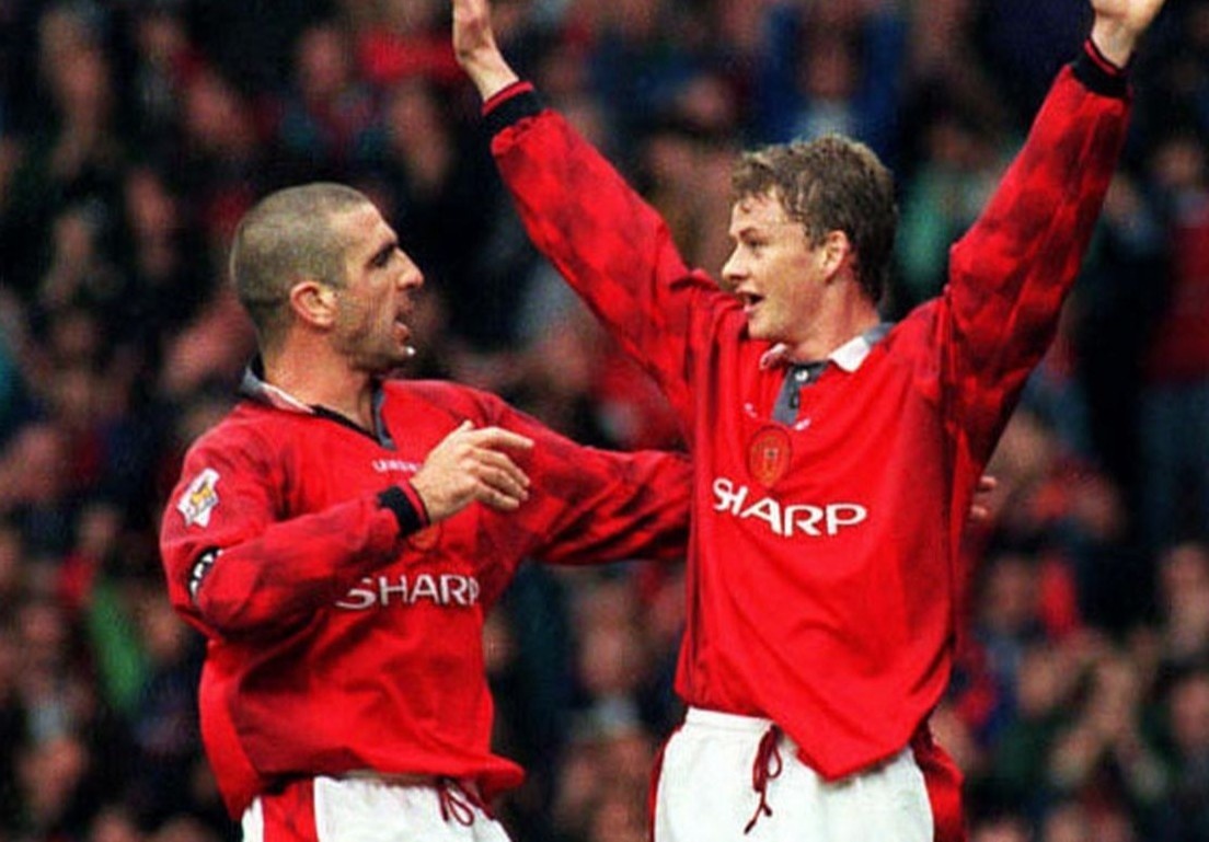 Cantona va Solskjaer tao ban thang vao luoi Leeds hinh anh