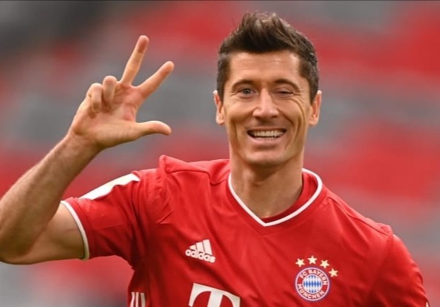 Lewandowski giai cuu Bayern o phut 90+3 hinh anh