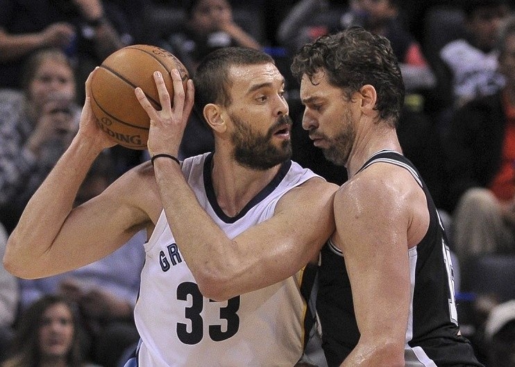 Cap anh em ruot kiem hang tram trieu USD tai NBA hinh anh