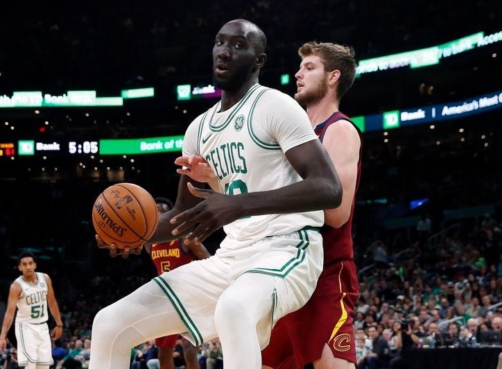 10 cau thu nang hon 120 kg o NBA hinh anh