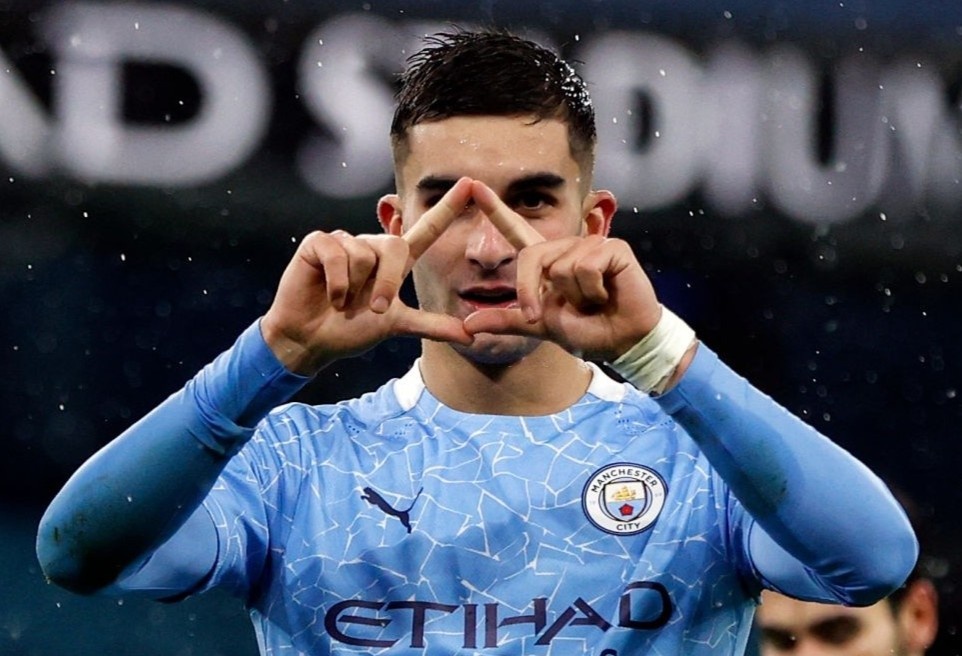 Man City vuon len vi tri thu 5 tai Premier League hinh anh