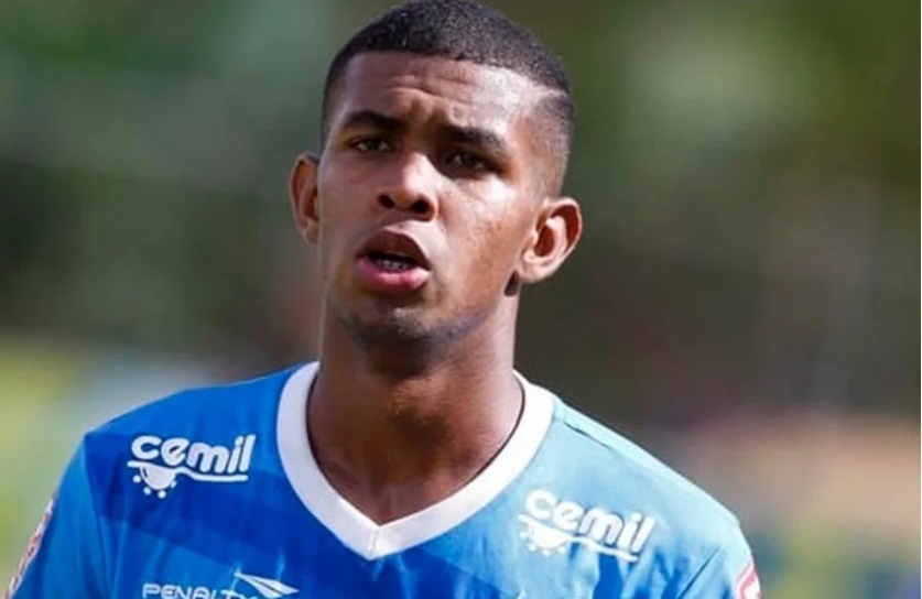 Cau thu Brazil bi ngung tim giua tran dau hinh anh