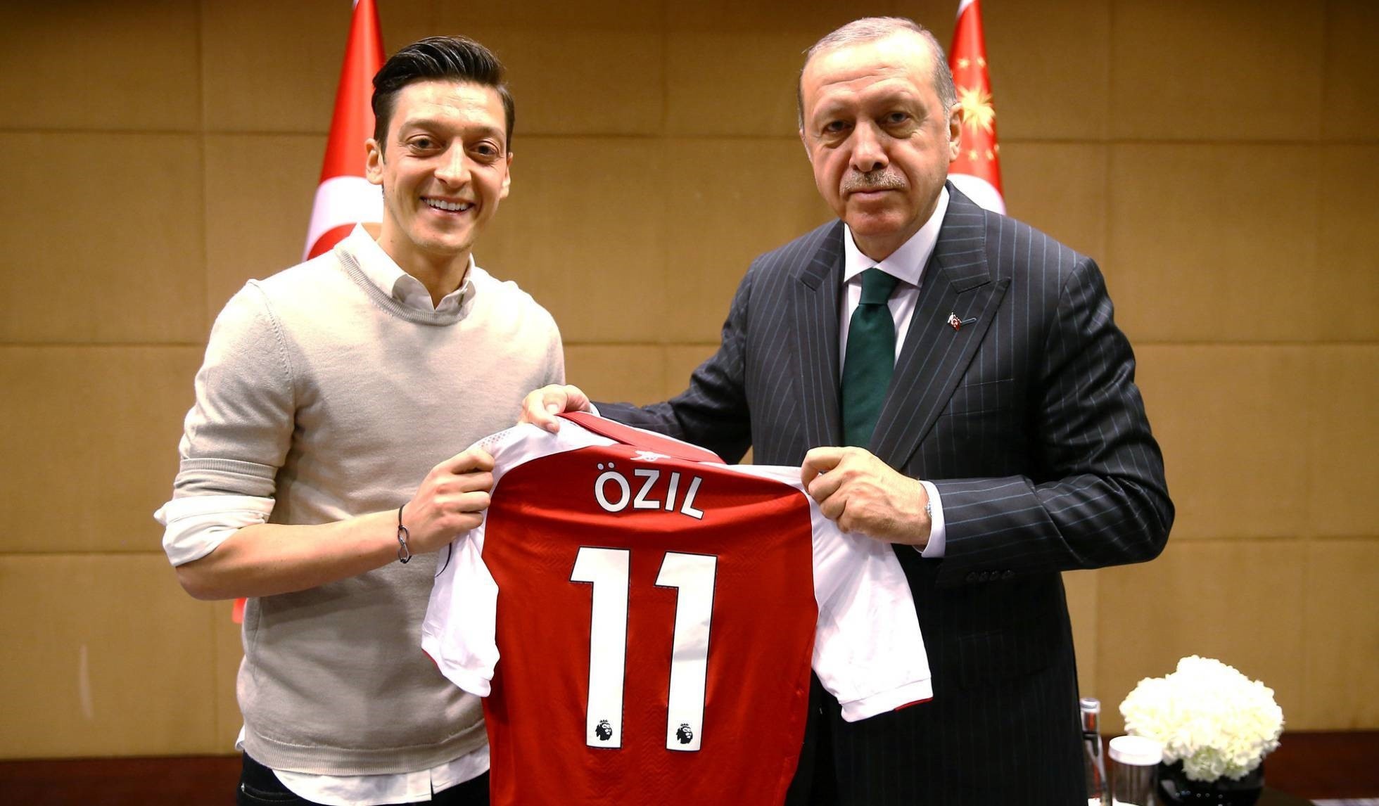 Ozil anh 3