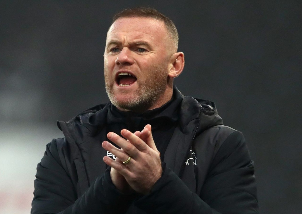 Wayne Rooney mat tay tren cuong vi HLV hinh anh