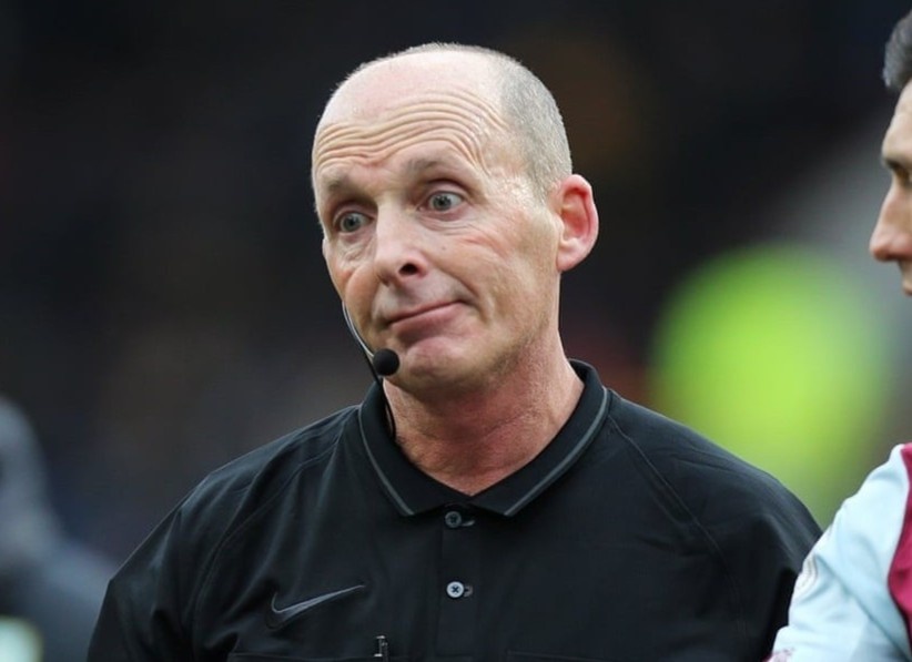 Mike Dean - trong tai bi ghet nhat Premier League hinh anh