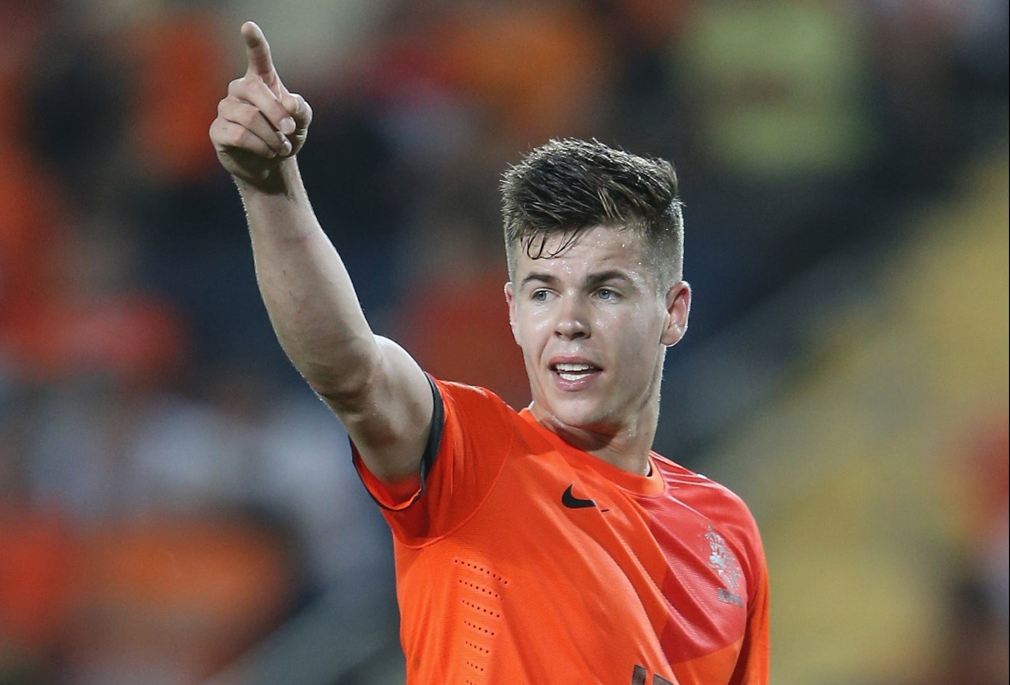 Tuyen thu Ha Lan tro lai than ky sau 983 ngay hinh anh