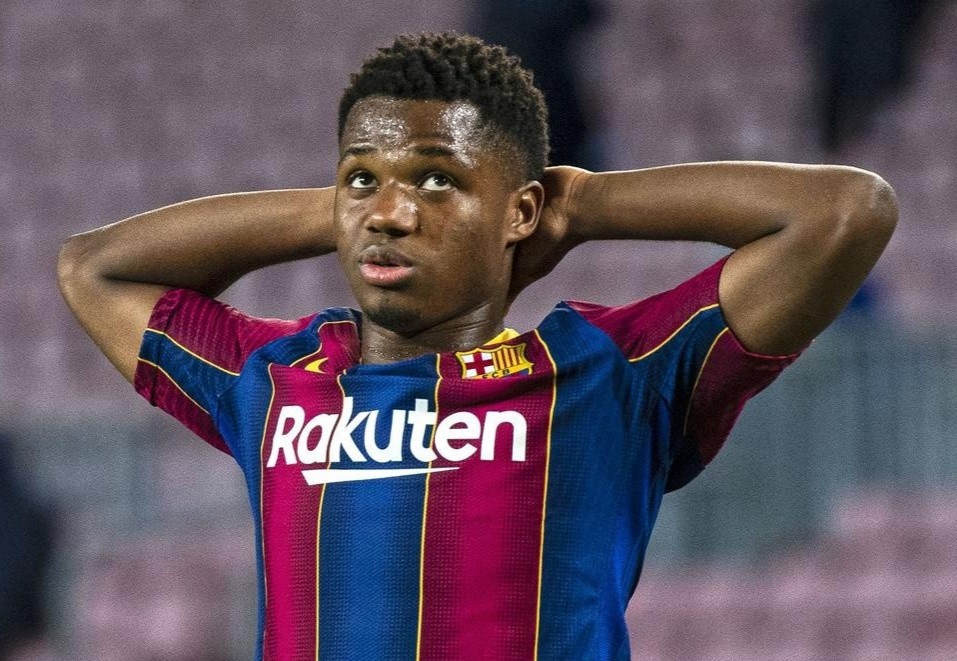 Barca quyet giu 3 cau thu tre du dang no 1 ty euro hinh anh