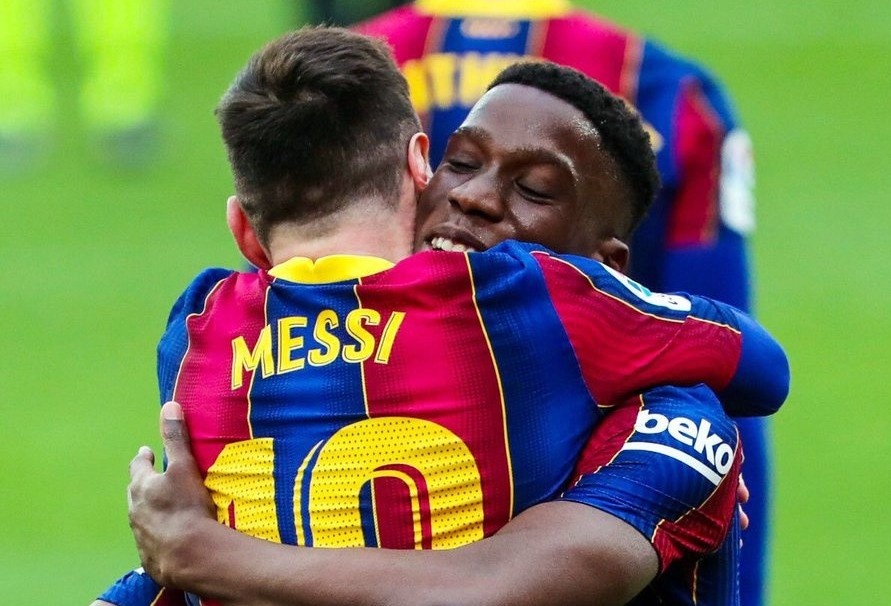 Cau thu tre nhat doi hinh Barca kien tao cho Messi hinh anh