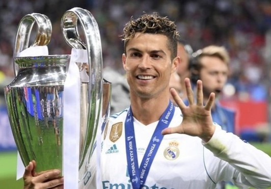 HLV Zidane len tieng ve tin Ronaldo den Real hinh anh