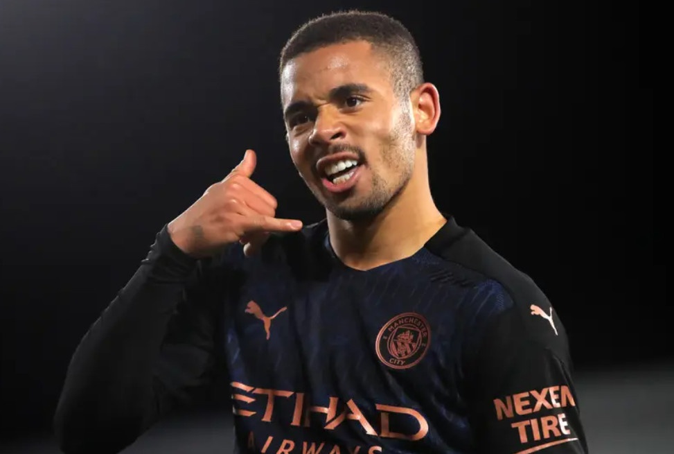 Man City tao cach biet 17 diem voi Man Utd hinh anh