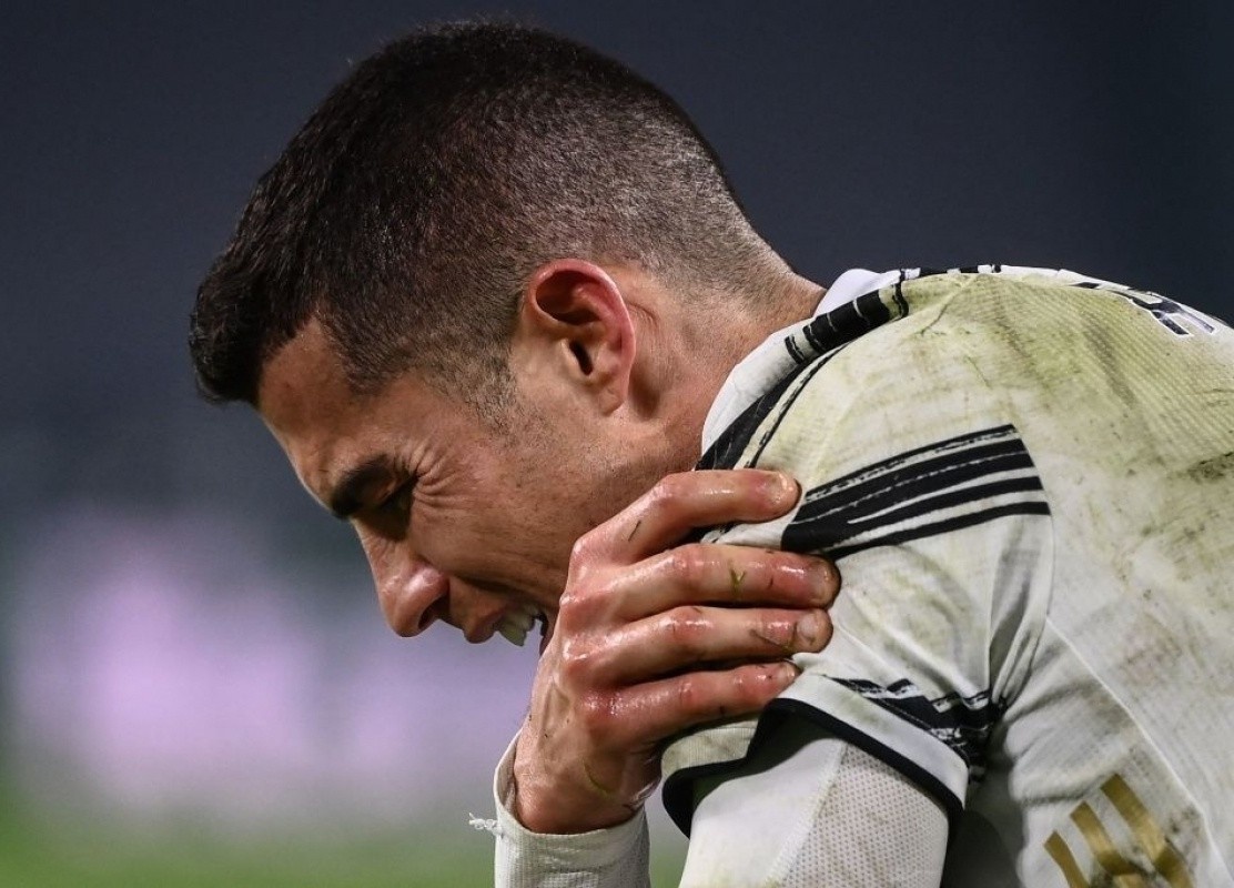 Ronaldo khong the ganh tham vong cua bong da Italy hinh anh