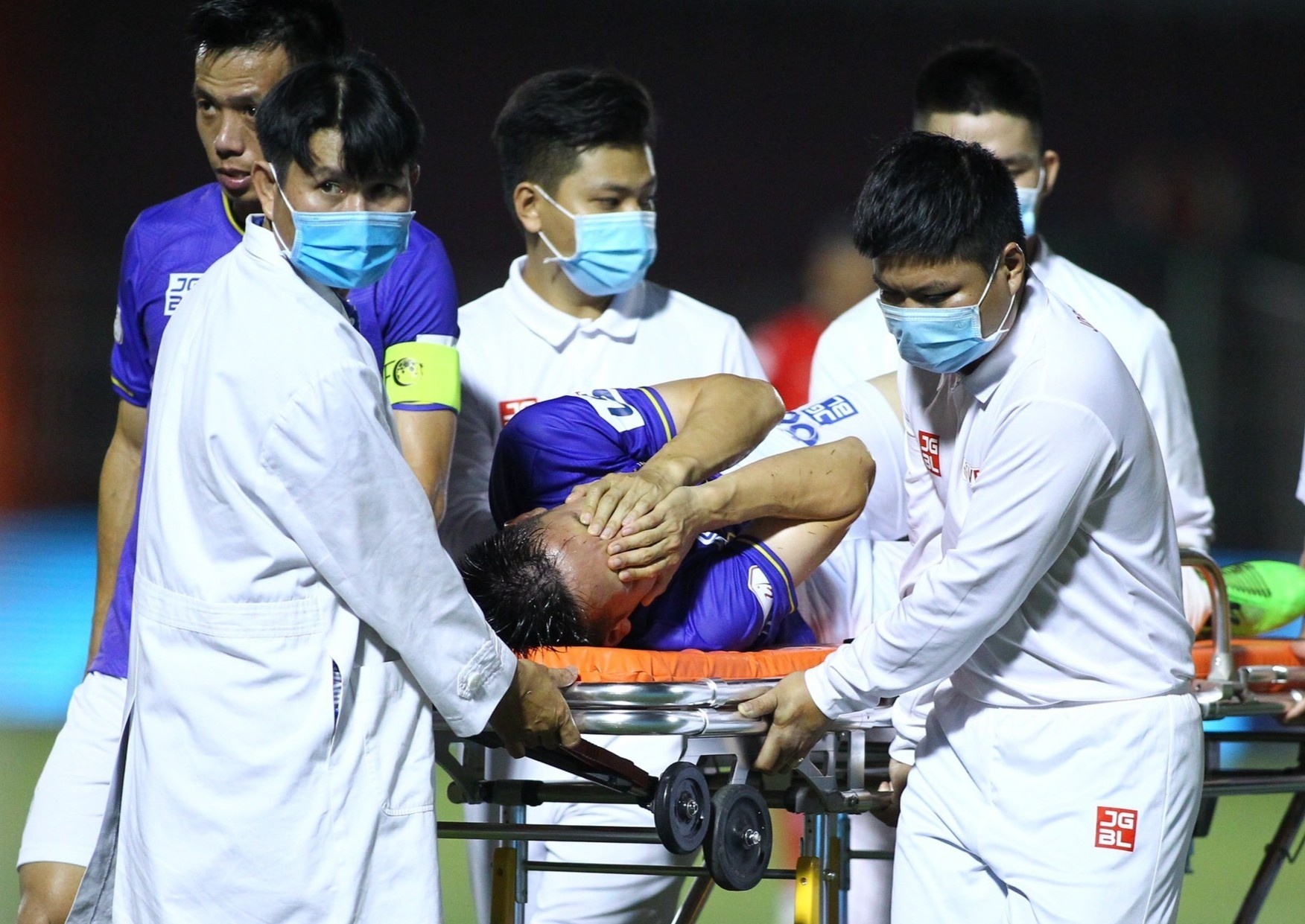 Chung ta mat qua nhieu khi Hung Dung gay chan hinh anh