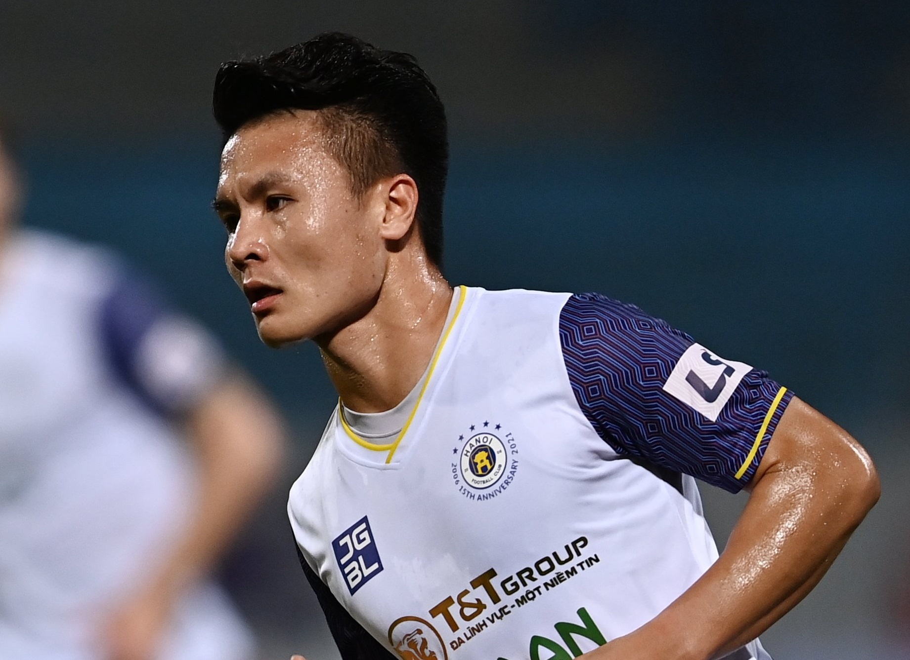 Quang Hai toa sang giup CLB Ha Noi nhan chim doi Quang Ninh hinh anh