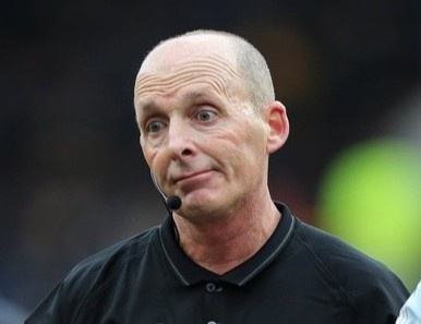 Pha thoi coi khien cau thu Man City tuc gian hinh anh