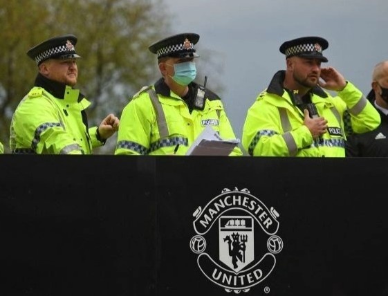 Cau thu MU duoc bao ve sau su co o Old Trafford hinh anh