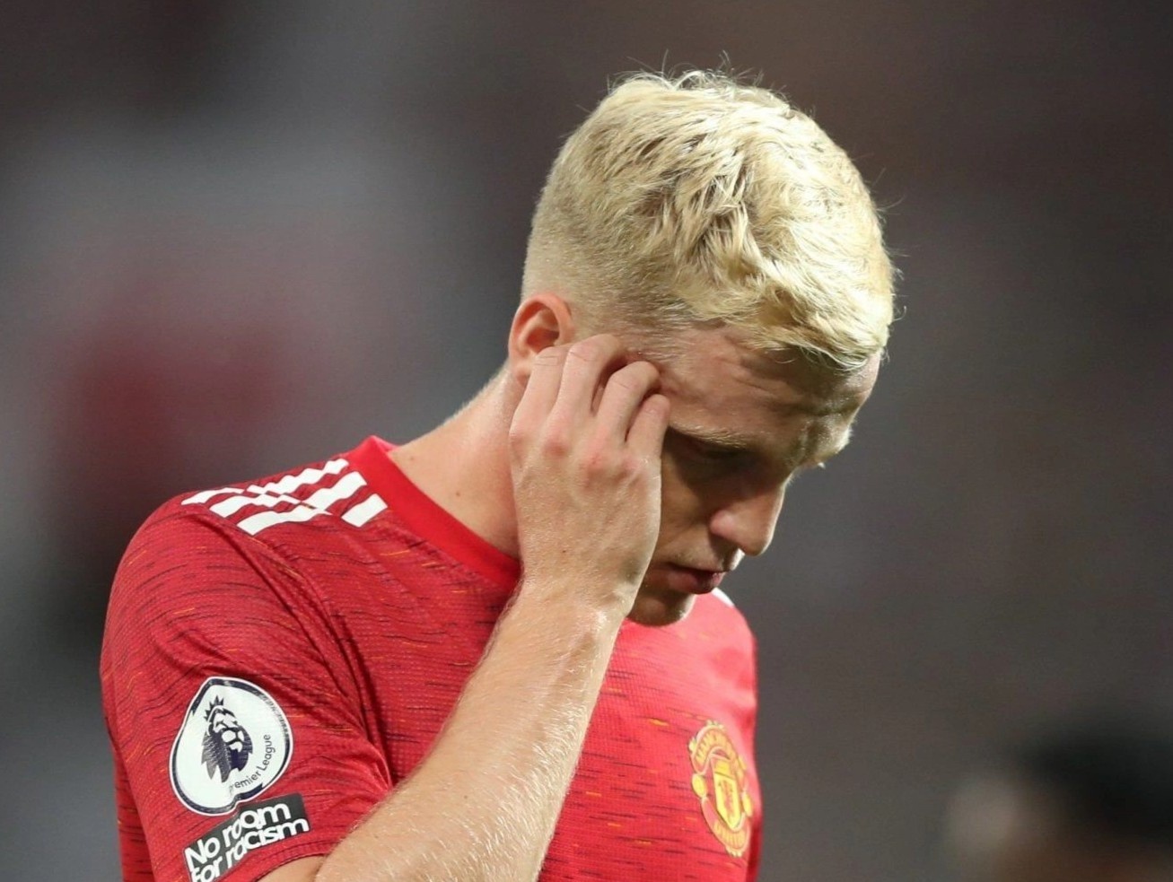 Mourinho muon giai cuu Van de Beek hinh anh