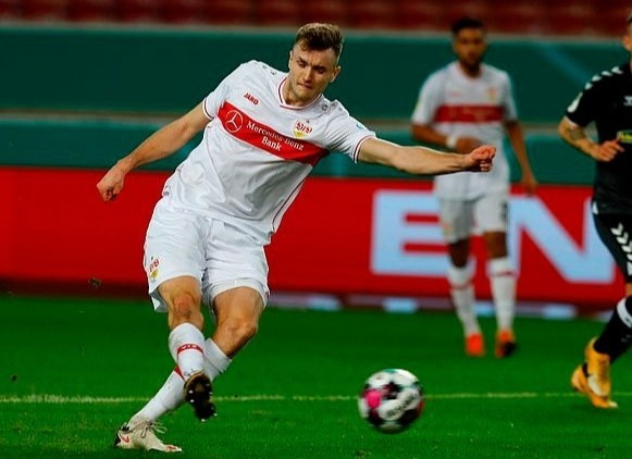 Tien dao cao 2 m duoc Tottenham, Dortmund san don hinh anh