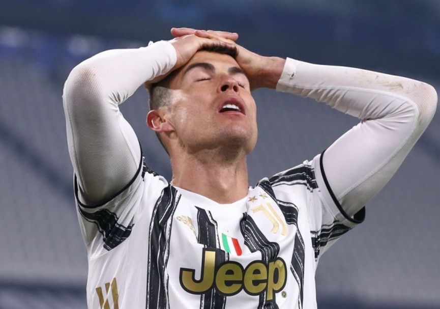 Lanh dao Juventus len tieng ve tuong lai Ronaldo hinh anh