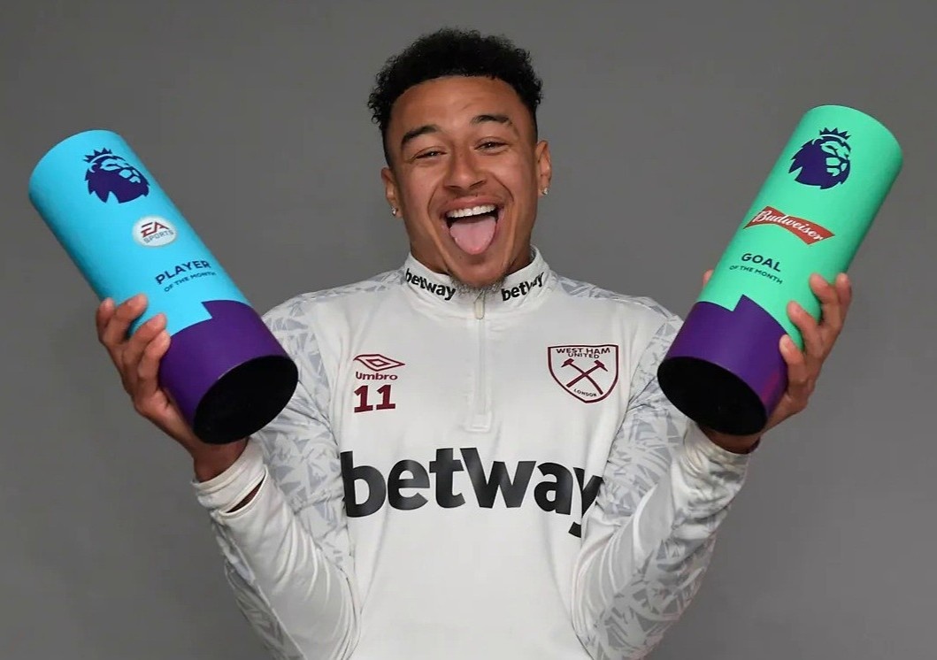 Lingard gianh cu dup giai thuong Premier League hinh anh