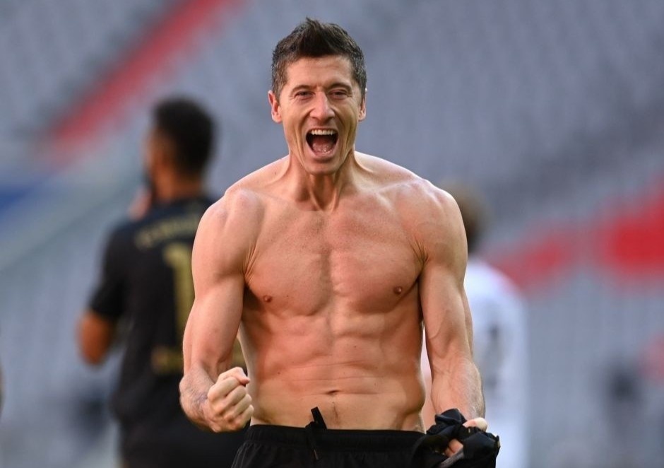 Lewandowski lam nen lich su o Bundesliga hinh anh