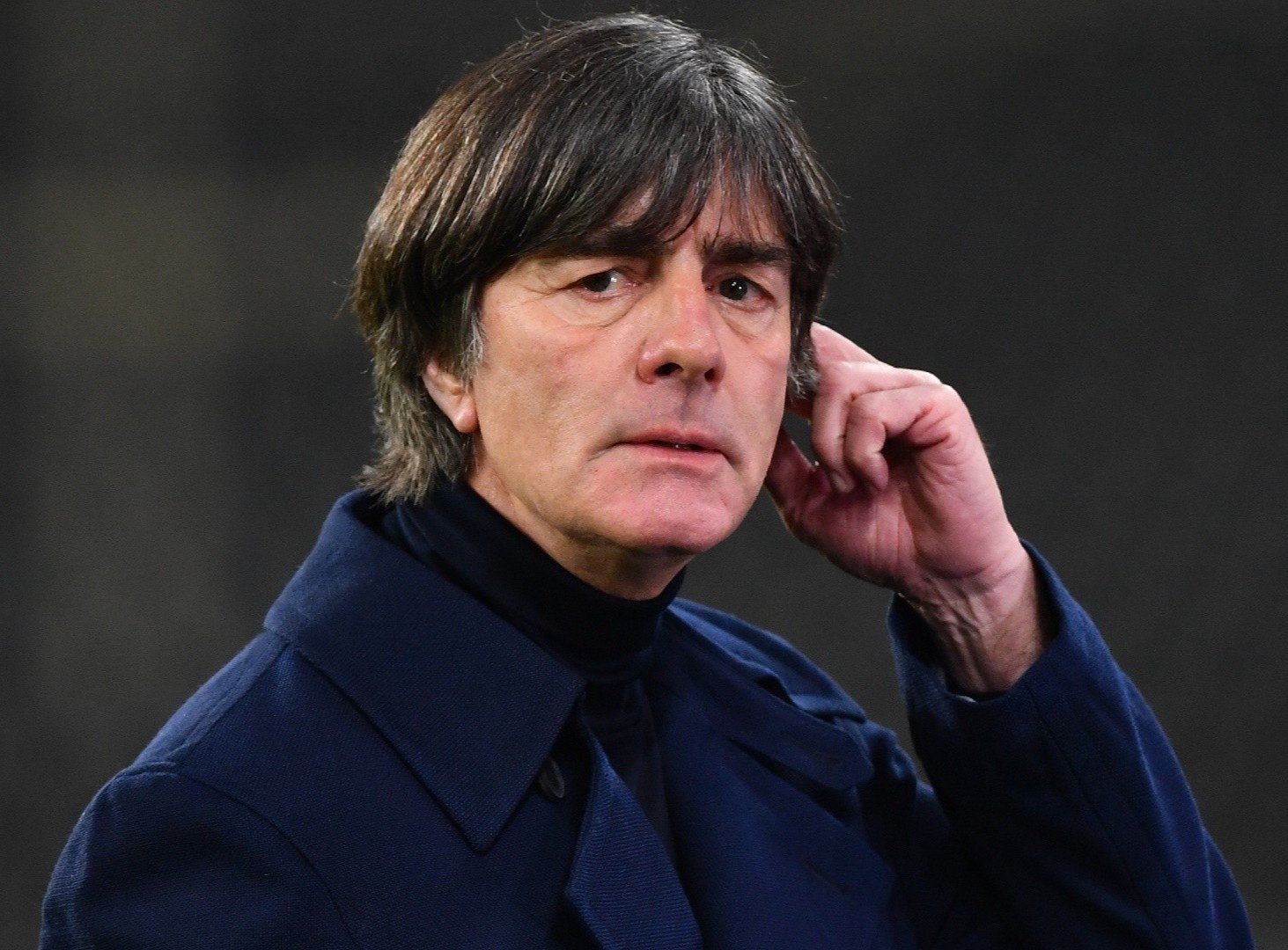 HLV tuyen Duc len tieng ve tin dan dat Real Madrid hinh anh