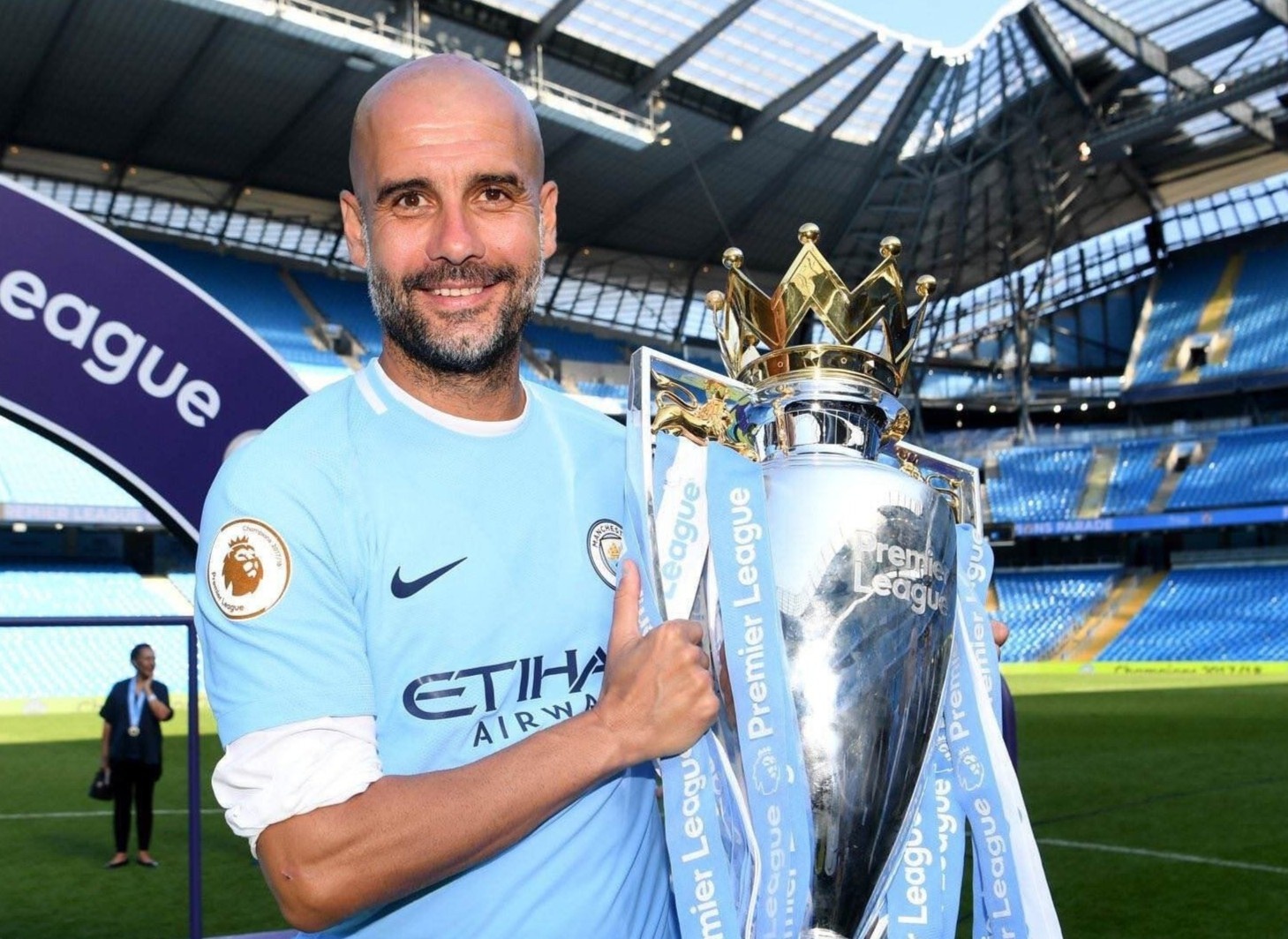 Pep Guardiola thang giai HLV hay nhat Premier League hinh anh