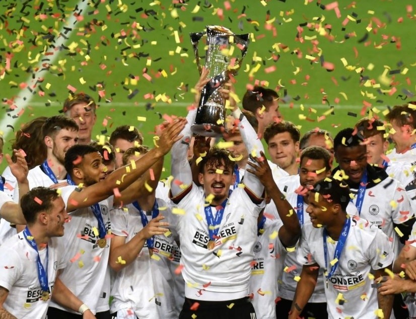 Duc danh bai Bo Dao Nha de vo dich U21 Euro hinh anh