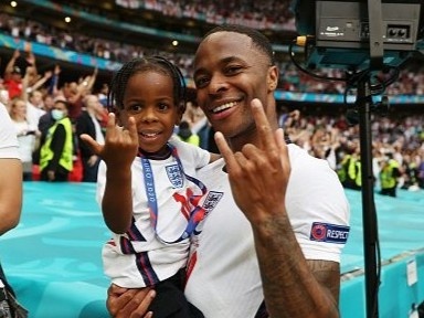 Sterling giua ranh gioi nguoi hung va toi do tuyen Anh hinh anh