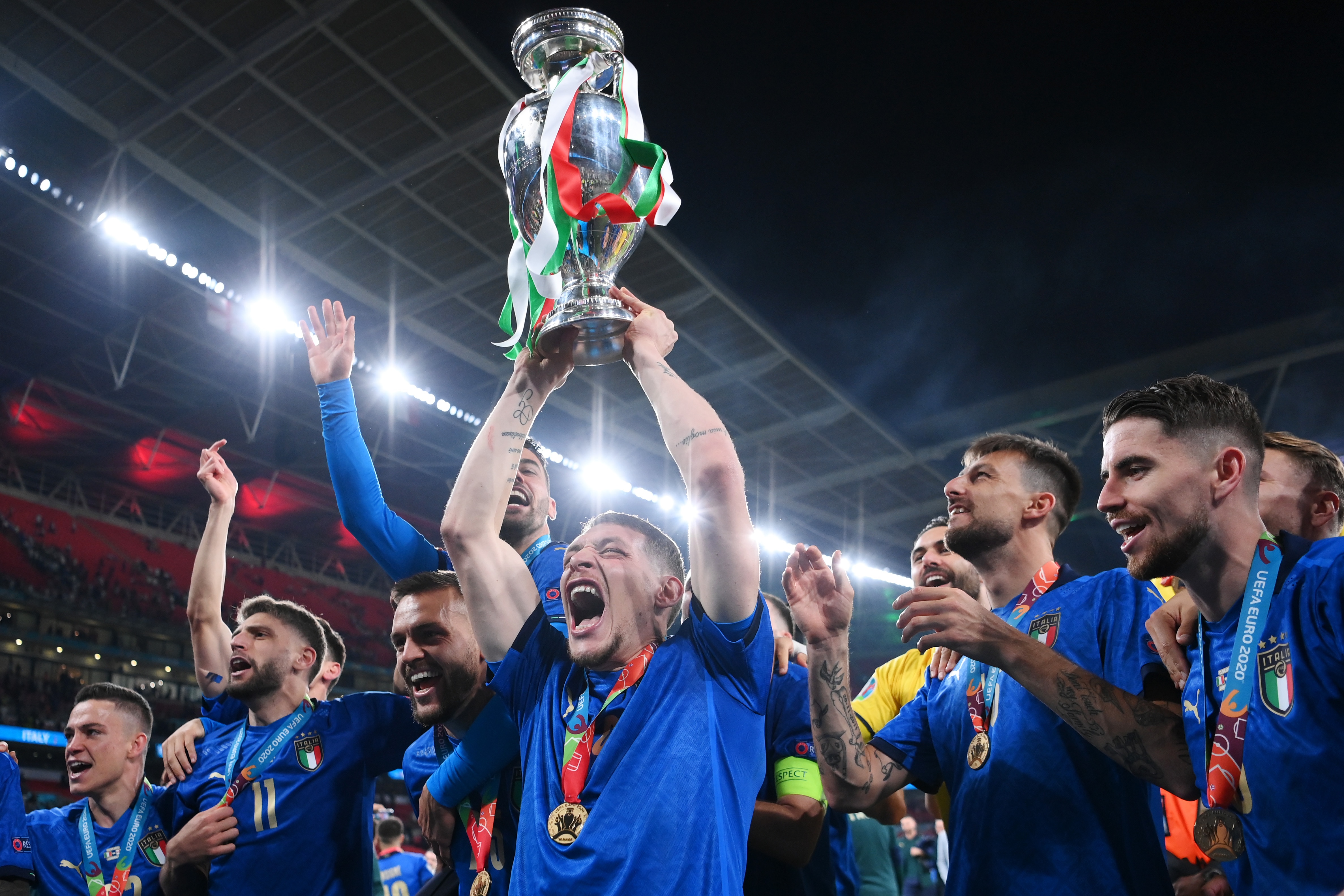 Tuyen Italy nang cao cup vo dich Euro 2020 hinh anh