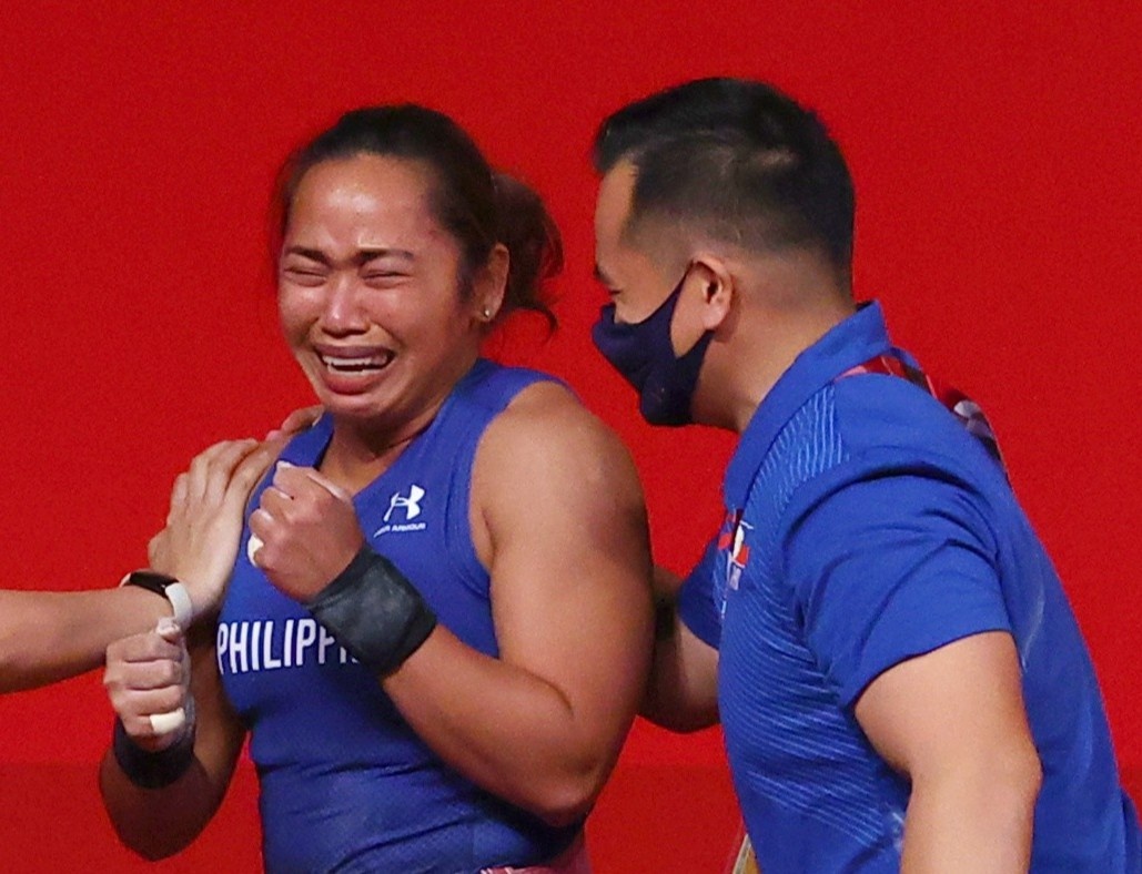 VDV Philippines khoc sau khi gianh HCV Olympic hinh anh