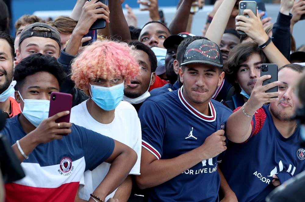 Co dong vien PSG phan khich vi Messi hinh anh