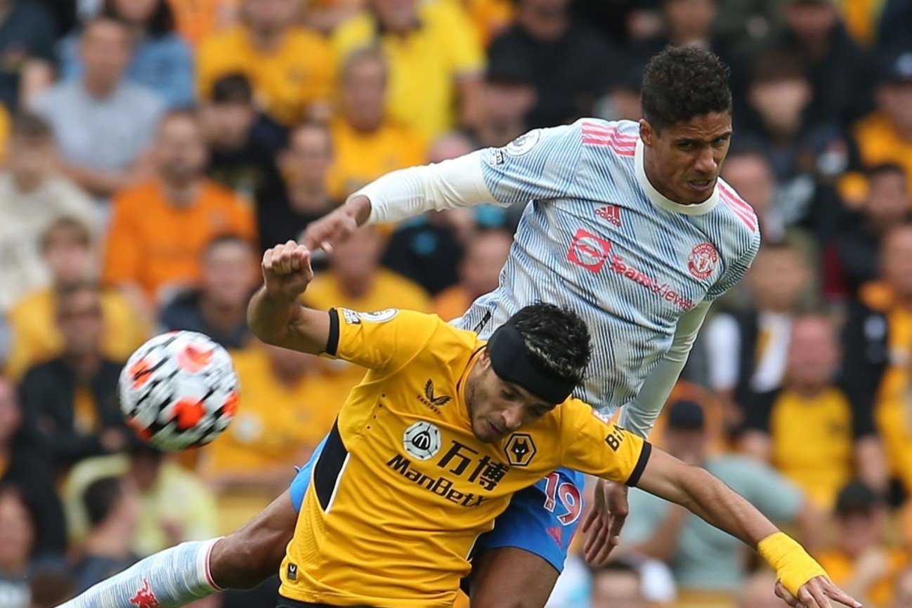 Varane ra mat MU thuyet phuc hinh anh